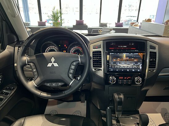 Mitsubishi Pajero 3.0 4WD AT (180 л.с.) Базовая