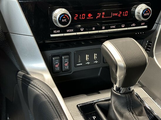 Mitsubishi Pajero Sport 2.4 D 4WD AT (181 л.с.) Ultimate