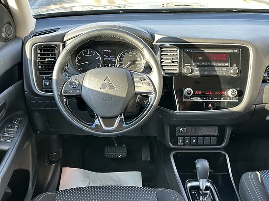 Mitsubishi Outlander 2.0 4WD CVT (146 л.с.) Invite