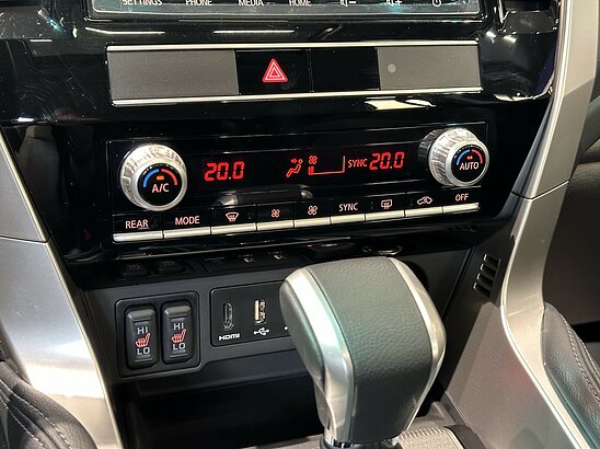Mitsubishi Montero Sport 3.0 4WD AT (216 л.с.)