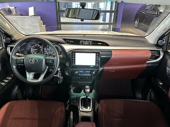 Toyota Hilux 2.4 D-4D 4WD AT (150 л.с.) Базовая