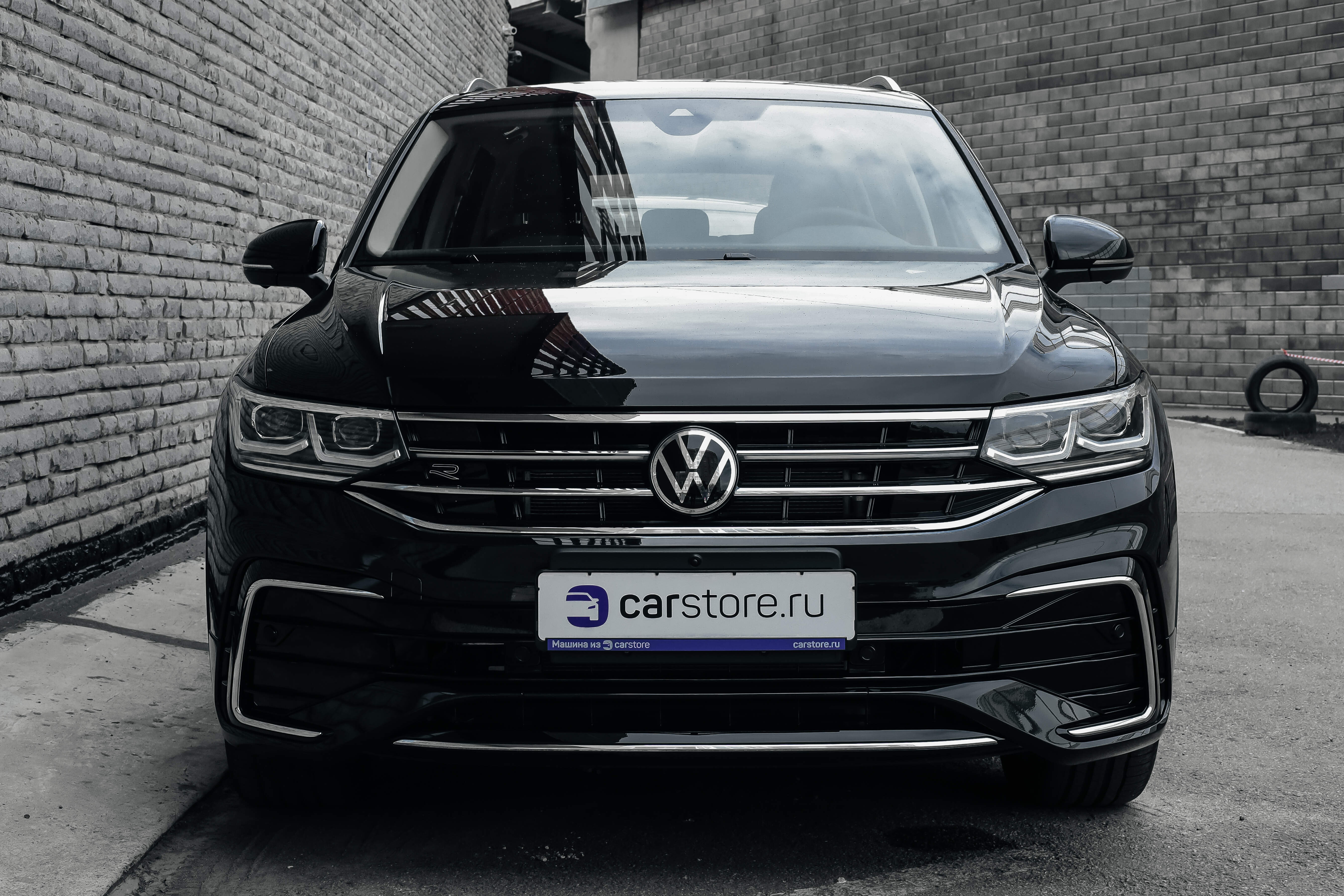 Купить Volkswagen Tiguan 2.0 TSI 4MOTION DSG (220 л.с.) R-Line #219 в  Москве за 4890000 руб.