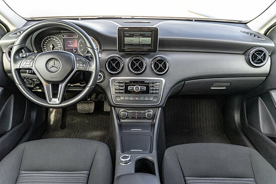 Mercedes-Benz A-класс A 180 1.6 7G-DCT (122 л.с.)