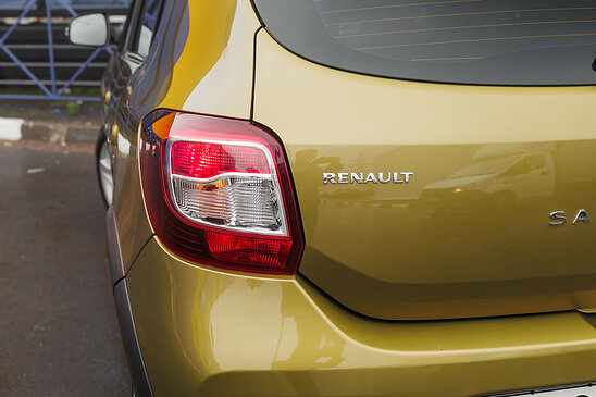 Renault Sandero Stepway 1.6 MT (82 л.с.) Privilege