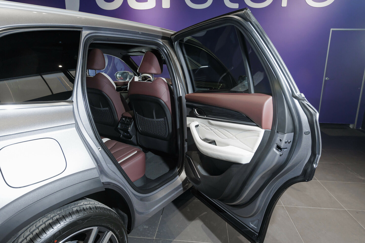 Geely Monjaro 2.0 4WD AT (238 л.с.)
