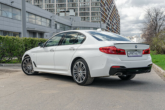 BMW 5 серия 530d 3.0 xDrive Steptronic (249 л.с.) M Sport