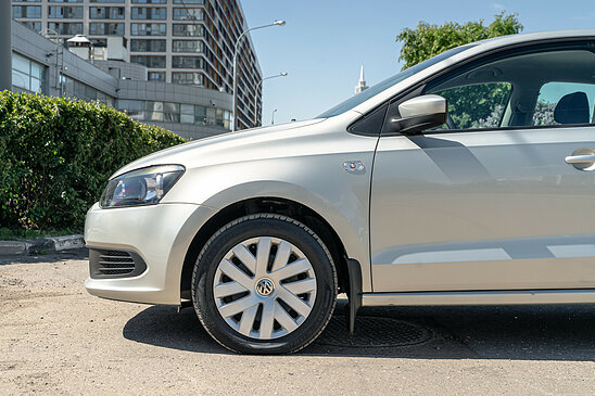 Volkswagen Polo 1.6 MPI MT (105 л.с.)