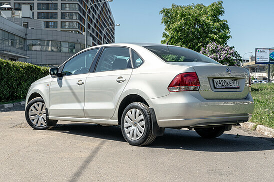 Volkswagen Polo 1.6 MPI MT (105 л.с.)