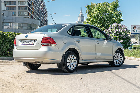 Volkswagen Polo 1.6 MPI MT (105 л.с.)