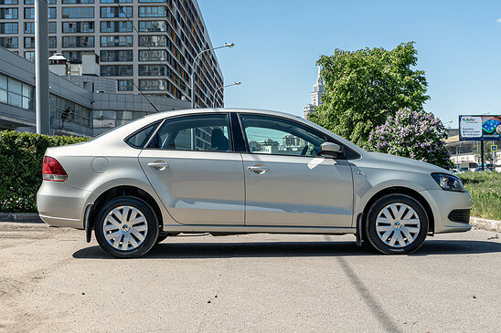 Volkswagen Polo 1.6 MPI MT (105 л.с.)