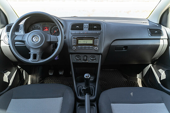 Volkswagen Polo 1.6 MPI MT (105 л.с.)