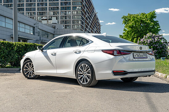 Lexus ES ES 250 2.5 AT (200 л.с.) Premium