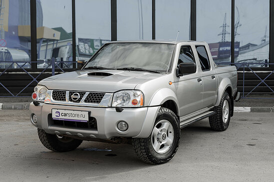 Nissan NP300 2.5 dCi 4WD MT (133 л.с.)