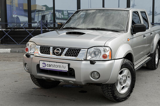 Nissan NP300 2.5 dCi 4WD MT (133 л.с.)