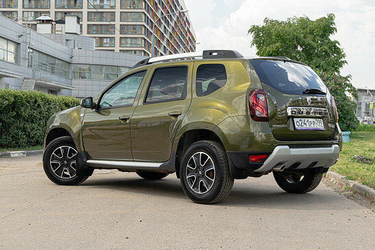 Renault Duster 2.0 4WD AT (143 л.с.) Luxe Privilege