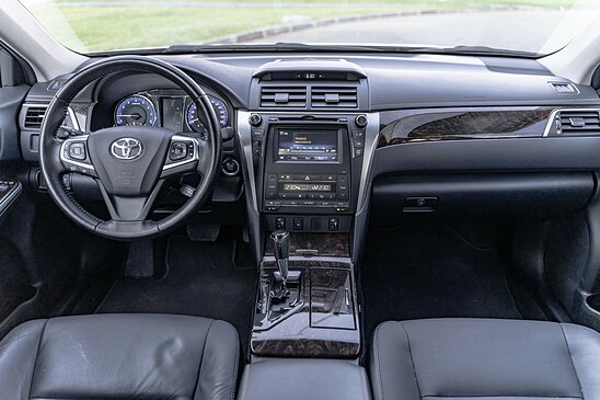 Toyota Camry 2.5 AT (181 л.с.) Элеганс Плюс