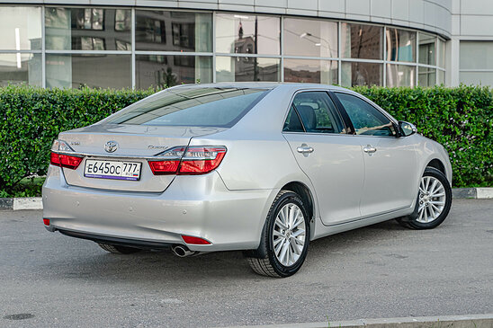 Toyota Camry 2.5 AT (181 л.с.) Элеганс Плюс