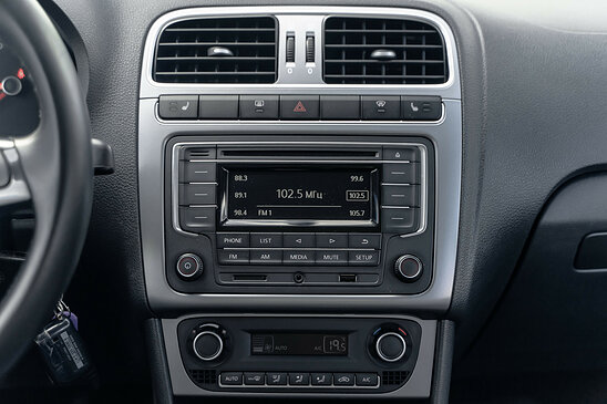 Volkswagen Polo 1.6 MPI MT (110 л.с.) Allstar