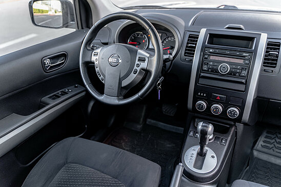 Nissan X-Trail 2.0 4WD CVT (141 л.с.) SE
