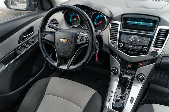 Chevrolet Cruze 1.6 AT (109 л.с.) LS