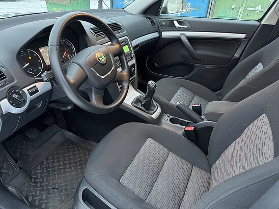 Skoda Octavia 1.6 MPI MT (102 л.с.) Ambiente