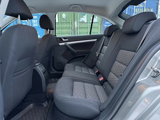 Skoda Octavia 1.6 MPI MT (102 л.с.) Ambiente