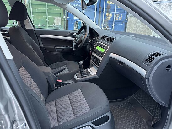 Skoda Octavia 1.6 MPI MT (102 л.с.) Ambiente