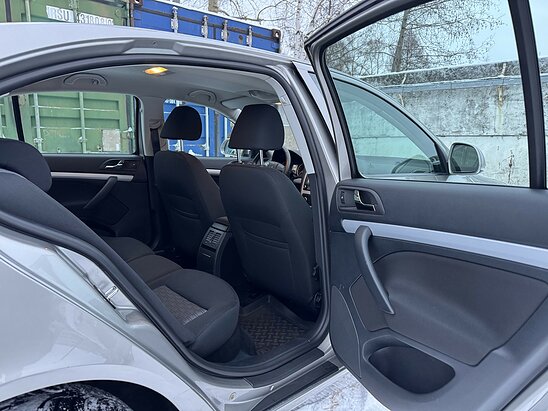 Skoda Octavia 1.6 MPI MT (102 л.с.) Ambiente