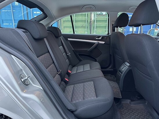 Skoda Octavia 1.6 MPI MT (102 л.с.) Ambiente