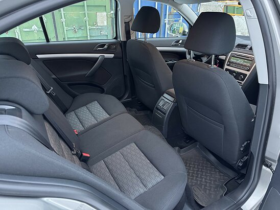 Skoda Octavia 1.6 MPI MT (102 л.с.) Ambiente