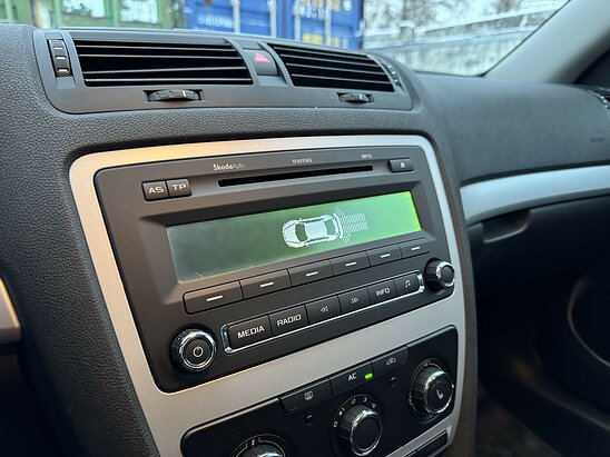Skoda Octavia 1.6 MPI MT (102 л.с.) Ambiente