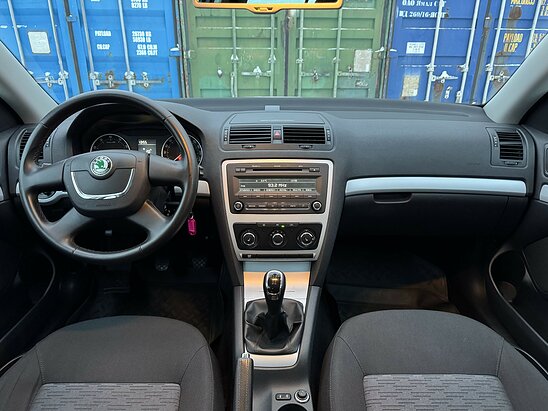 Skoda Octavia 1.6 MPI MT (102 л.с.) Ambiente
