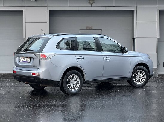 Mitsubishi Outlander 2.0 4WD CVT (146 л.с.) Intense
