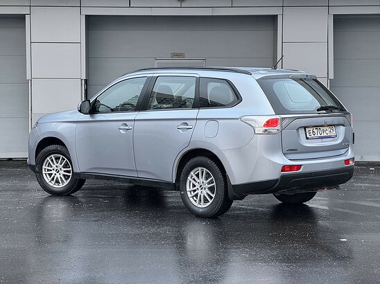 Mitsubishi Outlander 2.0 4WD CVT (146 л.с.) Intense