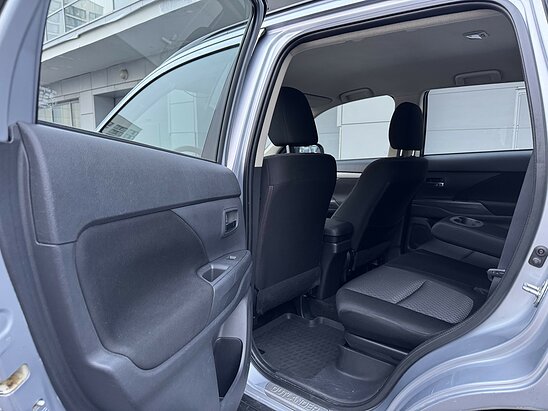 Mitsubishi Outlander 2.0 4WD CVT (146 л.с.) Intense
