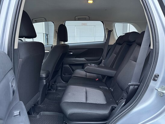 Mitsubishi Outlander 2.0 4WD CVT (146 л.с.) Intense