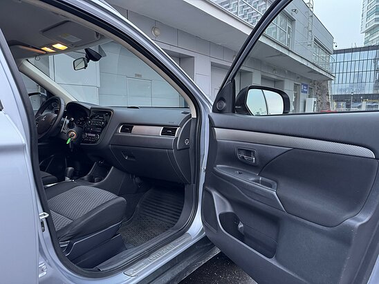 Mitsubishi Outlander 2.0 4WD CVT (146 л.с.) Intense