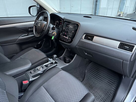 Mitsubishi Outlander 2.0 4WD CVT (146 л.с.) Intense