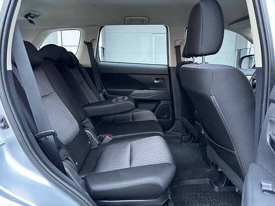 Mitsubishi Outlander 2.0 4WD CVT (146 л.с.) Intense