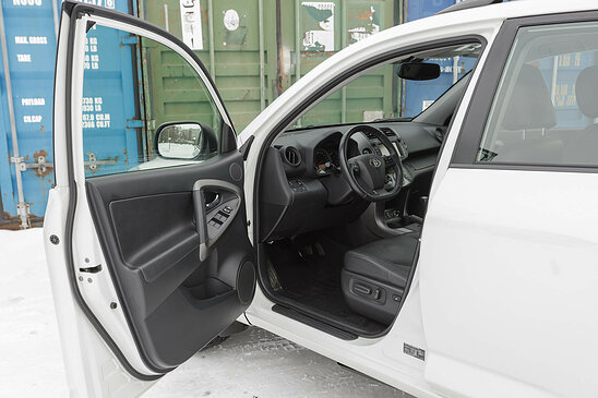 Toyota RAV4 2.0 4WD CVT (158 л.с.) Prestige