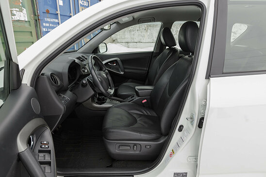 Toyota RAV4 2.0 4WD CVT (158 л.с.) Prestige