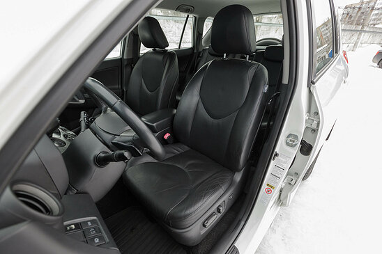 Toyota RAV4 2.0 4WD CVT (158 л.с.) Prestige