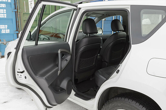 Toyota RAV4 2.0 4WD CVT (158 л.с.) Prestige