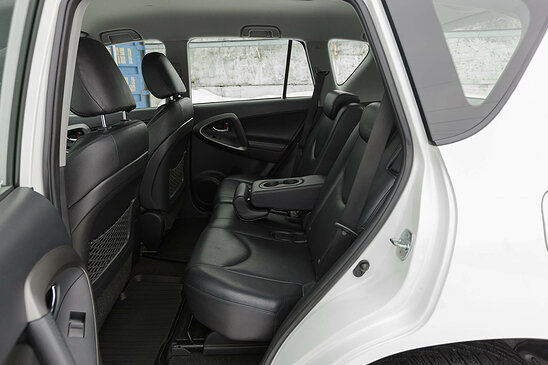 Toyota RAV4 2.0 4WD CVT (158 л.с.) Prestige
