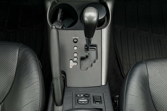 Toyota RAV4 2.0 4WD CVT (158 л.с.) Prestige