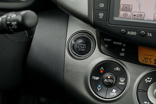 Toyota RAV4 2.0 4WD CVT (158 л.с.) Prestige