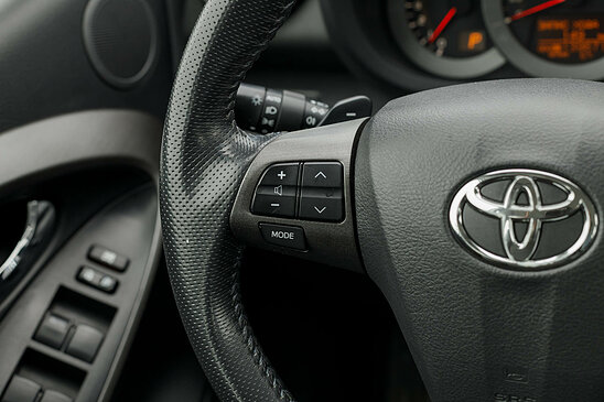Toyota RAV4 2.0 4WD CVT (158 л.с.) Prestige
