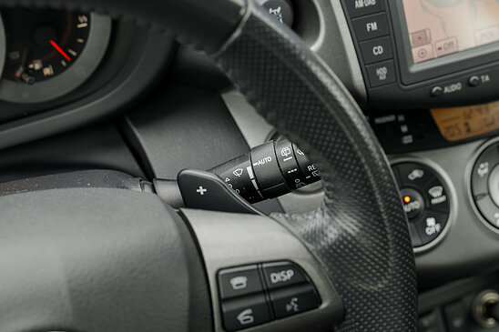 Toyota RAV4 2.0 4WD CVT (158 л.с.) Prestige