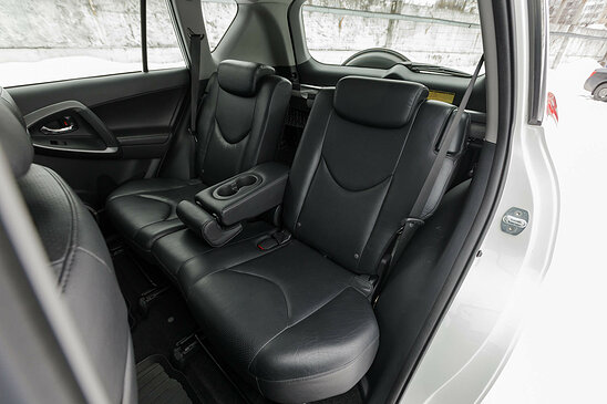 Toyota RAV4 2.0 4WD CVT (158 л.с.) Prestige