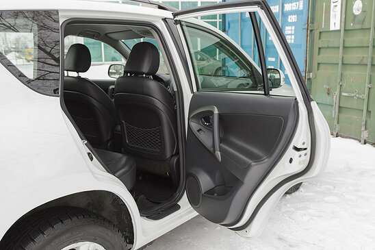 Toyota RAV4 2.0 4WD CVT (158 л.с.) Prestige